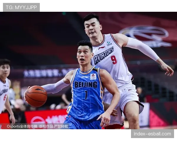 深圳队内线防守压力分配合理 米基克劳福德轮换保障禁区强度